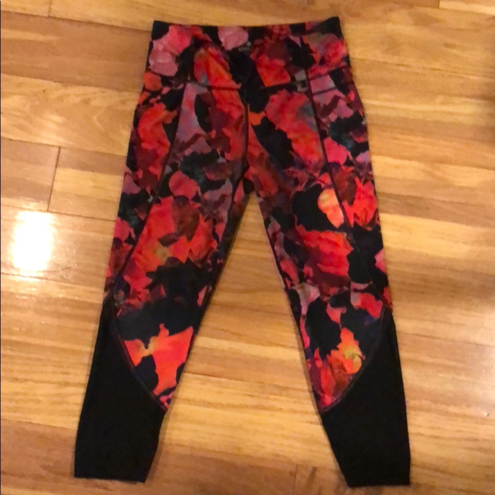 PRICE DROP! Athleta size M crop leggings